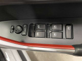 パワーウィンドウスイッチで運転席から全席の窓の開閉ができます♪