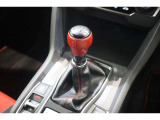 6速MTのお車です♪直感的な操作を楽しむことができます!