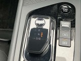 【電制シフト】パソコンのマウスのように簡単に操作できる先進的なデザインの電制シフト。扱いやすく、手に馴染みやすい設計となっています。