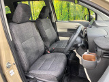 運転席シート廻りは使用感も少なく、良好な状態となっています。前オーナー様が丁寧に使っていたことがよくわかりますね。