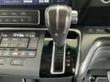 オートマチックシフトレバーは、手になじみ操作しやすい形状で安全運転にもつながります♪