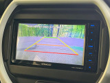 【バックカメラ】駐車時に後方がリアルタイム映像で確認できます。大型商業施設や立体駐車場での駐車時や、夜間のバック時に大活躍!運転スキルに関わらず、今や必須となった装備のひとつです!