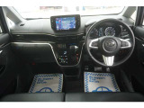 運転にかかわる様々な操作を安全に行えるように視点移動が少なく、操作性に配慮されたスイッチ類が凝縮されたコクピットです。