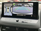 まるで真上から見ているような、視認性の良いアラウンドビューモニターです。駐車が苦手な方でもこれでらくらく駐車できますよ。