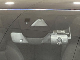 【スマートシティブレーキサポート】低速走行中に前方の車両等を認識し、衝突しそうな時は警報とブレーキで衝突回避と被害軽減をアシスト。より安全にドライブをお楽しみいただけます。