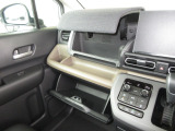 豊富な収納で、いつもすっきりとした車内、ほしい場所にちょうど良い収納を備えました。