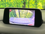 【バックカメラ】駐車時に後方がリアルタイム映像で確認できます。大型商業施設や立体駐車場での駐車時や、夜間のバック時に大活躍!運転スキルに関わらず、今や必須となった装備のひとつです!