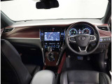 オシャレなインテリアで運転する気分も盛り上がりますよね^^