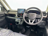 運転席まわりです。 各操作スイッチは使いやすい位置に配置されてます。