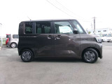 スライドドアですので、狭い駐車場での、乗り降りも、しやすく便利です。