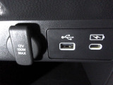 便利なUSBジャック・12V電源ソケットも付いています。周辺機器の充電にご利用頂けます。