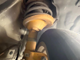 【ビルシュタイン製ダンパー】高速走行時の車両安定性を向上させてくれる人気の装備。街乗りの乗り心地も犠牲にせず、スポーティな走行をお楽しみいただけます♪