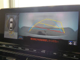 パノラミックビューモニター付きです。車両を上から見たような映像をディスプレイオーディオ画面に表示。運転席からの目視だけでは見にくい、車両周辺の状況をリアルタイムでしっかり確認できます。