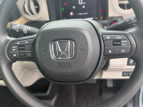 【ステアリングスイッチ】が付いており運転中に前方から目線をそらすことなくオーディオ等の操作が可能なので安心・快適にカーライフをお楽しみいただけます。