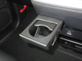 運転席と助手席の間にはドリンクホルダーがあります。取りやすい位置にありますからドライブも楽しくなりますね!