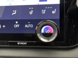 オートエアコンは温度を設定するだけで、自動で風量などを設定してくれます。運転しながら操作も必要ないので、安全性も向上します。