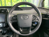 インテリアに合わせたデザインのステアリングは、運転される方のことも考え、運転しやすい形状、大きさです。是非一度、実際に触ってお確かめください。