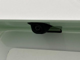 ナビゲーション等を装着した場合にバックするとき後方の安全確認ができるバックカメラが付いてます