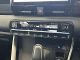 オートエアコンは温度を設定するだけで、自動で風量などを設定してくれます。運転しながら操作も必要ないので、安全性も向上します。