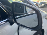 ブラインドスポットモニター付きで、右後方や左後方の車の接近を知らせてくれます。