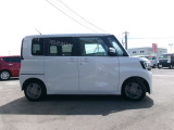 スライドドアですので、狭い駐車場での、乗り降りも、しやすく便利です。