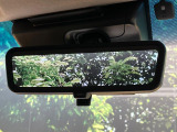 【デジタルインナーミラー】後席の大きな荷物や同乗者で後方が確認しづらい時でも安心!カメラが撮影した車両後方の映像をルームミラー内に表示。クリアな視界で状況の確認が可能です!