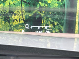 【ヘッドアップディスプレイ】現在の速度や走行情報をデジタル表示で運転席前方のガラスに投影!運転中、目線をずらさず必要な情報を確認できるのでとっても便利で安心!