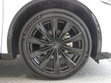 R6年式夏タイヤ235/45R21ミシュラン製です。