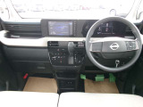 操作しやすい運転席廻り!操作パネルも使いやすい!!ドライブが楽しくなります!