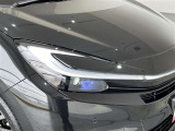 LEDヘッドライトです。デザイン性がよくとても明るいので、夜間の走行や悪天候でも安心です。しかも長寿命!