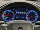 【メーターまわり】ドライバーから見やすい位置にあって安全運転に寄与します。マルチインフォメーションディスプレイでは、クルマに関する情報の確認はもちろん、各種安全機能・装備のON/OFFも設定可能。
