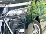 【LEDヘッドライト】悪天候や夜間走行時も良好な視界を確保し安心して運転できる高輝度LEDヘッドライトを装備!点灯速度が早く、消費電力も抑えられています。