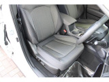 ロングドライブでも疲れにくいドライバーの骨盤をしっかり支え、頭部の不快な揺れを抑えることで、長時間の運転でも疲れにくいように設計された疲労軽減シート!ロングドライブでその価値が分かります!