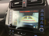 バックカメラの他に上から見下ろしたような画像が見れるアラウンド(全方位)モニター。前後左右を把握できる、すごい機能が装備されています!