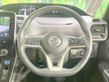 【純正革巻きステアリング】上質な革を使用することで、手にしっかり馴染みとても運転しやすいハンドルです♪