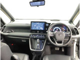 オシャレなインテリアで運転する気分も盛り上がりますよね^^
