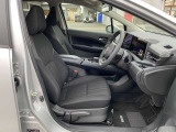 【ゆったりと運転してください】足元空間も広く、スムーズに乗り降りもいただけます♪
