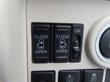 パワースライドドアを左右に装備しています。運転席のスイッチで開閉の操作が出来ます。