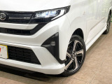 【LEDヘッドライト】悪天候や夜間走行時も良好な視界を確保し安心して運転できる高輝度LEDヘッドライトを装備!点灯速度が早く、消費電力も抑えられています。