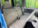 運転席まわりには十分なスペースがあり、大柄な方でもゆったり運転していただける環境です。
