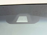 【ホンダセンシング】走行中に前方の車両等を認識し、衝突しそうな時は警報とブレーキで衝突回避と被害軽減をアシスト。より安全にドライブをお楽しみいただけます。
