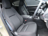 運転席のドアを開け、乗り込む際のイメージです。