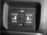 ◆両側電動スライドドア◆狭い駐車場でも乗り降りが楽々♪お子様が隣の車にドアを当ててしまう心配もございません!小さなお子様連れの方もこれで安心。