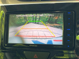 【バックカメラ】駐車時に後方がリアルタイム映像で確認できます。大型商業施設や立体駐車場での駐車時や、夜間のバック時に大活躍!運転スキルに関わらず、今や必須となった装備のひとつです!