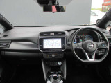 リーフの運転席周りです。