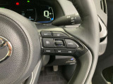 前方の車との車間を設定し、スピードを上げたり緩めたりを自動で行ってくれる追尾式の「レーダークルーズ」。上級装備の一つです!高級車にしかつかない嬉しい機能です。