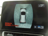 パノラミックビューモニター付きです。車両を上から見たような映像をディスプレイオーディオ画面に表示。運転席からの目視だけでは見にくい、車両周辺の状況をリアルタイムでしっかり確認できます。