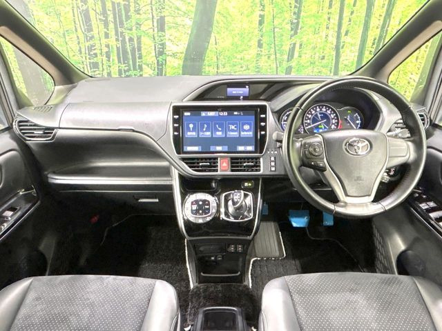 トヨタ ヴォクシー 1.8 ハイブリッド ZS 煌III の中古車詳細 (68,117km