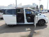 中古車をご検討中のお客様!ぜひ、便利なお気に入り登録をご利用くださいませ!クルマの写真のそばにある白い「お気に入り追加」のボタンをポチッとするだけで、気になるクルマにすぐアクセスできます☆