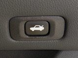 ボタン一つでトランクオープンが可能!車内から操作できる為、非常に便利な装備の一つとなります!